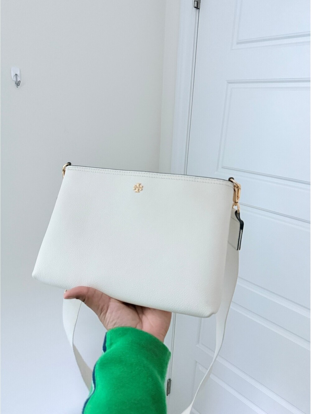 Luxury Minimalist Tory Burch Ivory Cream Leather Crossbody Bag Gold Hardware